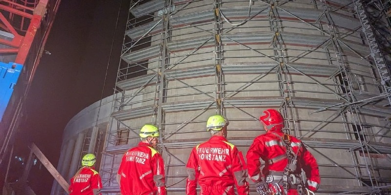 FW Konstanz: Gemeinsame Übung der Absturzsicherung und Höhenrettung - Foto: presseportal.de