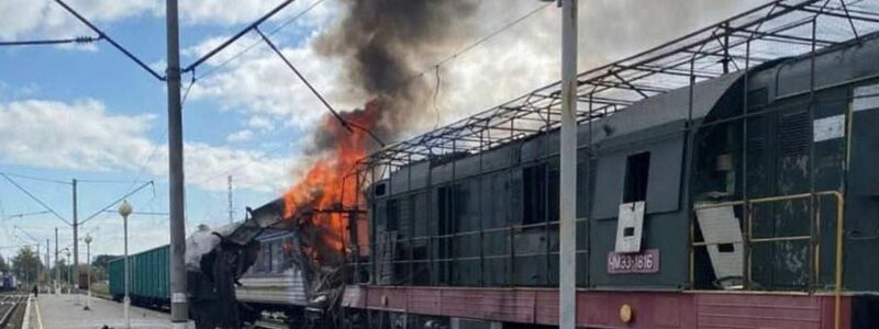 Dutzende Passagiere wurden bei dem Angriff auf einen Bahnhof in Schostka verletzt. - Foto: Uncredited/Ukrainian Railway Press Office via AP/dpa