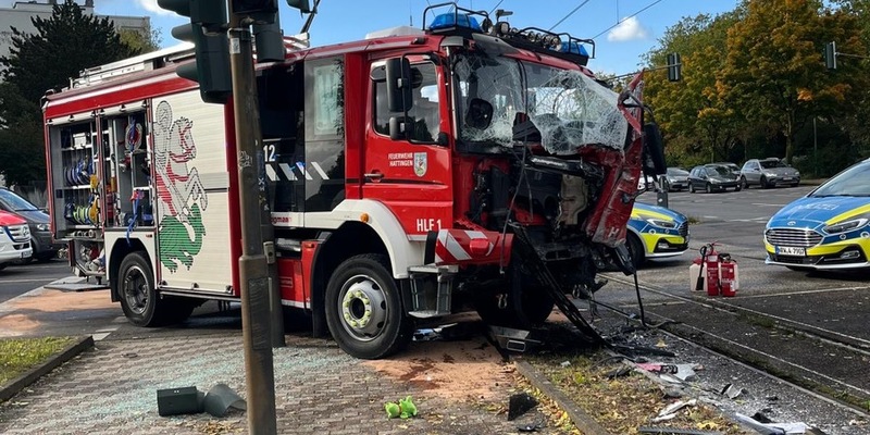 FW-EN: Löschfahrzeug kollidiert mit Straßenbahn - Foto: presseportal.de