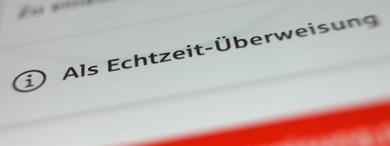 Innerhalb von Sekunden ist das Geld von einem aufs andere Konto überwiesen. (Symbolbild) - Foto: Karl-Josef Hildenbrand/dpa