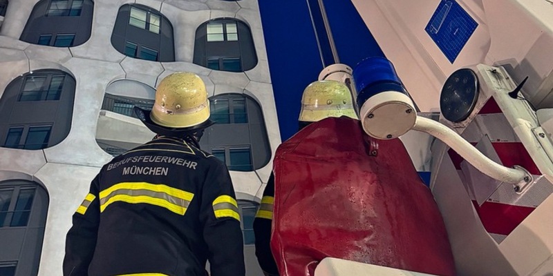 FW-M: Du kriegst die Tür nicht - auf (Freiham) - Foto: presseportal.de