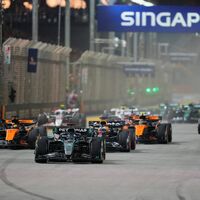 Schimpft über die neue Hitze-Regel der Formel 1: Max Verstappen (l).  - Foto: Vincent Thian/AP/dpa