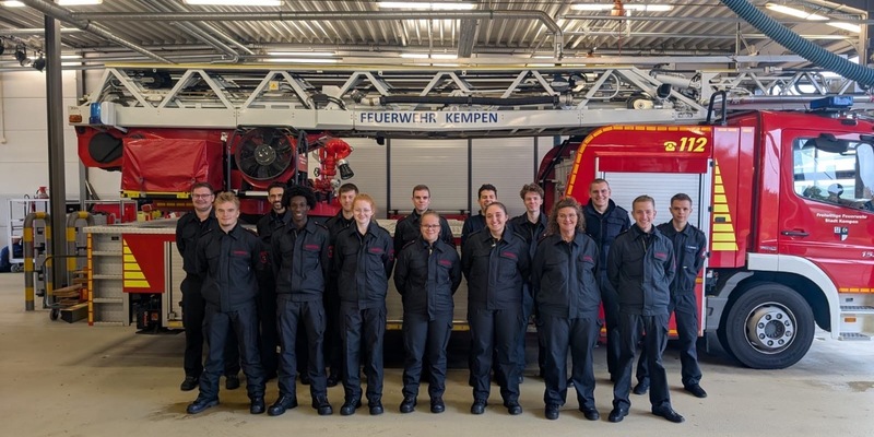 FW Tönisvorst: Erfolgreiche Truppmannausbildung für die Feuerwehren Tönisvorst und Kempen - Foto: presseportal.de