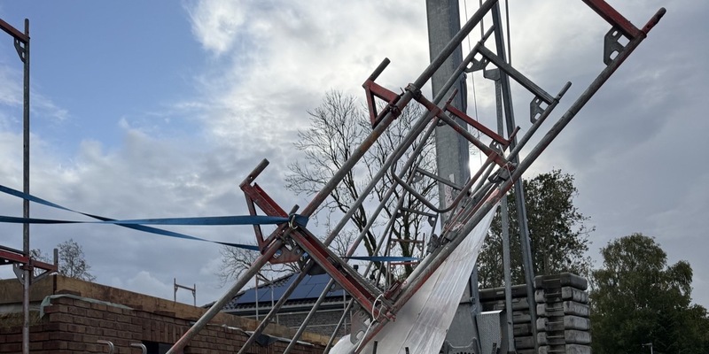 FW-AUR: Baustellengerüst drohte umzustürzen - Foto: presseportal.de