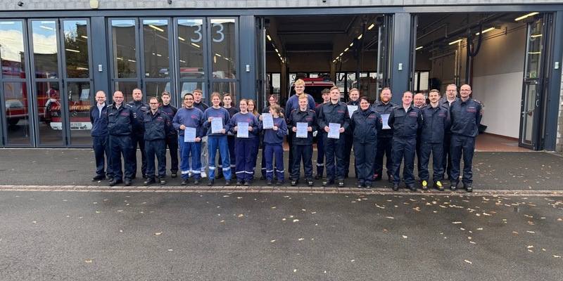 FW Dinslaken: Erfolgreicher Abschluss des Moduls 3 der Grundausbildung für Einsatzkräfte der Freiwilligen Feuerwehr - Foto: presseportal.de