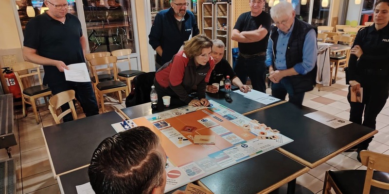 POL-ROW: ++ 224. Fernfahrerstammtisch ++ ADR - Gefahrgut 2025: Neuerungen & Praxiseinblicke ++ - Foto: presseportal.de