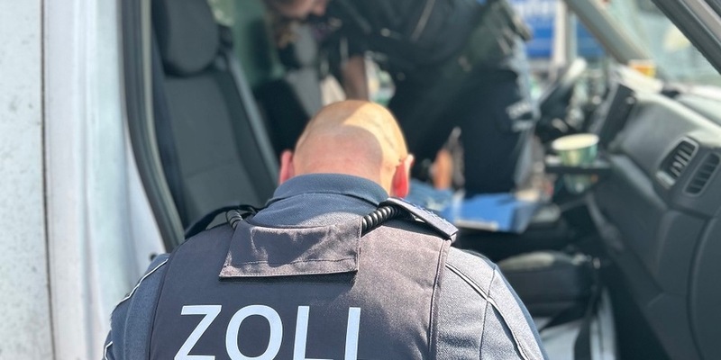 HZA-HN: Schmuggel von mobilen Endgeräten aus der Schweiz aufgedeckt - Foto: presseportal.de