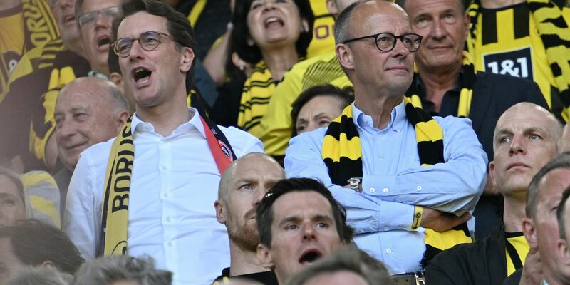 Als Besucher eines BVB-Spiels im Mai 2023: Bundeskanzler Friedrich Merz. (Archiv) - Foto: Bernd Thissen/dpa