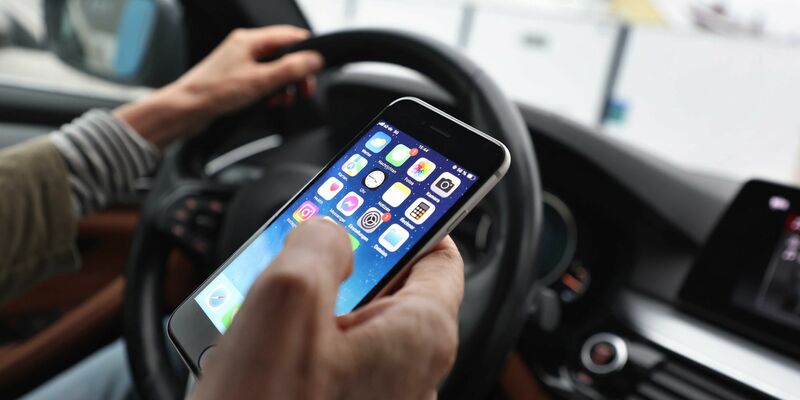 Im Blick sind in der Aktionswoche nicht nur Autofahrer, sondern auch Lastwagenfahrer und Radler. (Symbolbild) - Foto: Karl-Josef Hildenbrand/dpa/dpa-tmn