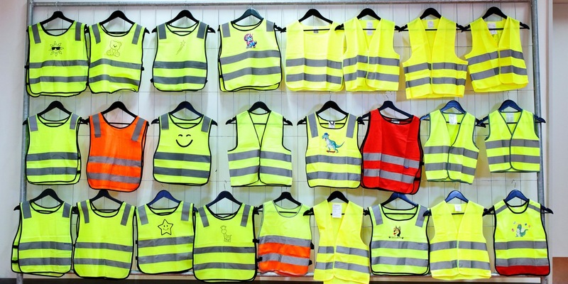 ADAC prüft Kinderwarnwesten: Vorsicht beim Onlinekauf / Mehr als die Hälfte der Westen reflektiert nicht oder zu wenig / ADAC setzt sich für Verkaufsverbot von 13 Produkten ein - Foto: presseportal.de