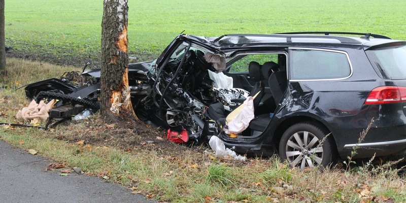POL-ROW: ++ Schwerer Verkehrsunfall bei Anderlingen: 21-Jähriger mit Rettungshubschrauber in Klinik geflogen ++ - Foto: presseportal.de