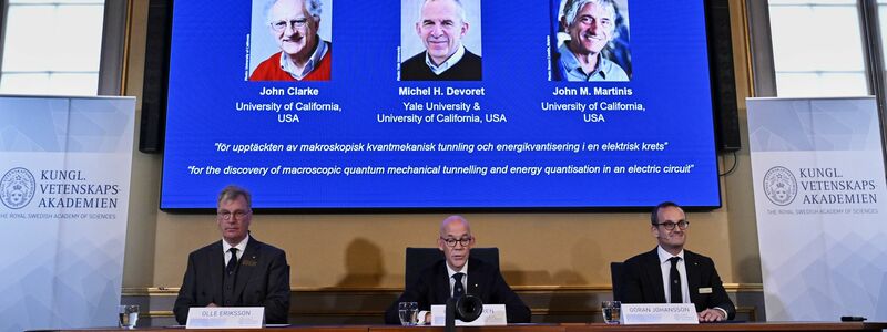 Die Königlich-Schwedische Akademie der Wissenschaften hat die diesjährigen Physik-Nobelpreisträger verkündet. - Foto: Claudio Bresciani/TT News Agency/AP/dpa