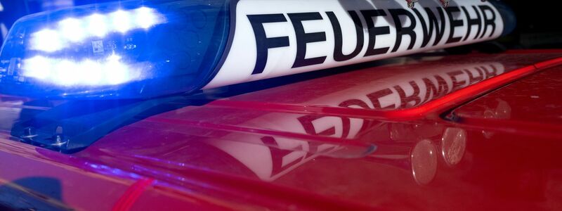 In Aschaffenburg und der Gemeinde Mainaschaff läuft ein großer Feuerwehreinsatz, nachdem bei einem Störfall in einem Betrieb eine Gaswolke freigesetzt worden ist. (Symbolbild). - Foto: Sven Hoppe/dpa