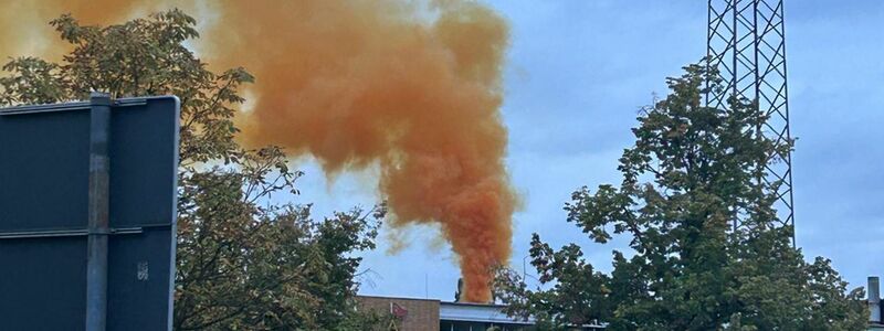 Bei Aschaffenburg läuft ein großer Feuerwehreinsatz - Foto: Ralt Hettler/dpa