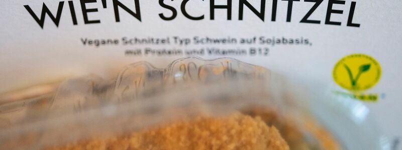 Auch Bezeichnungen, die an bekannte Begriffe wie «Wiener Schnitzel» erinnern, wären von dem Verbot betroffen. (Symbolbild)   - Foto: Marijan Murat/dpa