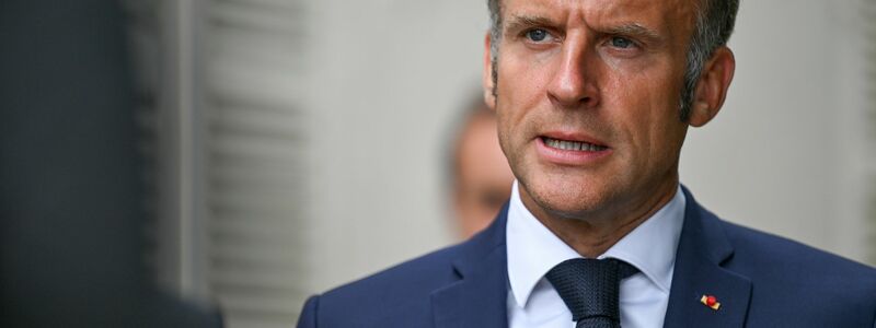 Macron muss entscheiden, ob er Neuwahlen ausruft oder ob es einen anderen Ausweg aus der Regierungskrise gibt (Archivbild). - Foto: Philippe Magoni/EPA POOL/AP/dpa