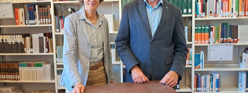 Gisela Niemöller und Rudolf Fietz haben den Roman der Widerstandskämpferin Mopsa Sternheim rekonstruiert.  - Foto: Leon Werth/Landesbibliothek Oldenburg/dpa