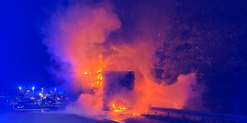 POL-OH: Brand eines Sattelaufliegers auf der A 7 - Foto: presseportal.de