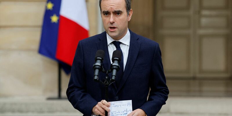 Lecornu ist verhalten optimistisch, dass es eine Lösung für die Regierungskrise gibt. - Foto: Stephanie Lecocq/Reuters Pool/AP/dpa