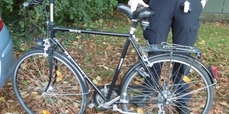 POL-DEL: Landkreis Oldenburg: Zusammenstoß zwischen Fahrrad und geparktem Auto in Hude +++ Zeugenaufruf - Foto: presseportal.de