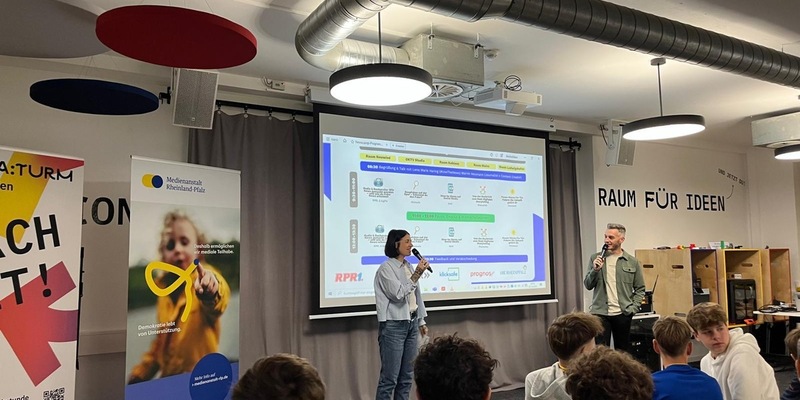 Auftakt der Newscamp-Reihe in Rheinland-Pfalz: Jugendliche erleben Nachrichten hautnah - Foto: presseportal.de