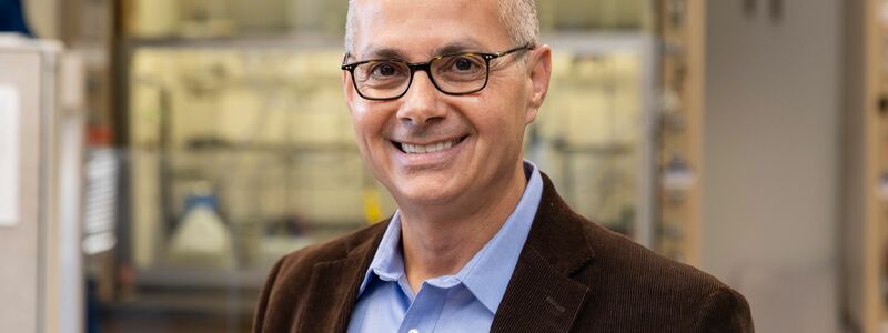Omar Yaghi wuchs seiner Universität zufolge als Kind palästinensischer Flüchtlinge mit vielen Geschwistern in Amman ohne Elektrizität oder fließendes Wasser auf. - Foto: Brittany Hosea-Small/University of California, Berkeley/dpa