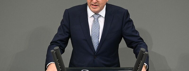 Innenminister Dobrindt warnt vor Anreizen für illegale Migration. - Foto: Niklas Graeber/dpa