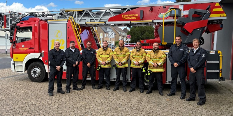 FW Tönisvorst: Vier neue Drehleitermaschinisten für die Feuerwehr Tönisvorst - Foto: presseportal.de