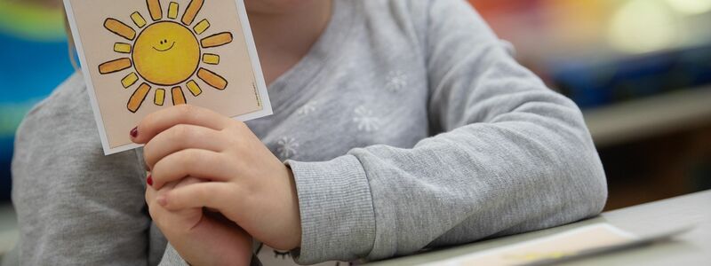 Seelisch gesunde Kinder können auch ihren Alltag in Schule und Freizeit gut bewältigen (Archivbild)  - Foto: Sebastian Gollnow/dpa