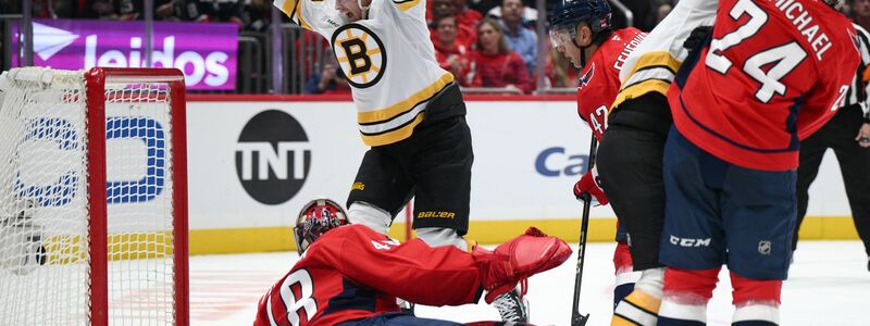 Marco Sturm (M) feierte mit Boston seinen ersten Sieg als NHL-Cheftrainer. - Foto: Nick Wass/FR67404 AP/AP/dpa