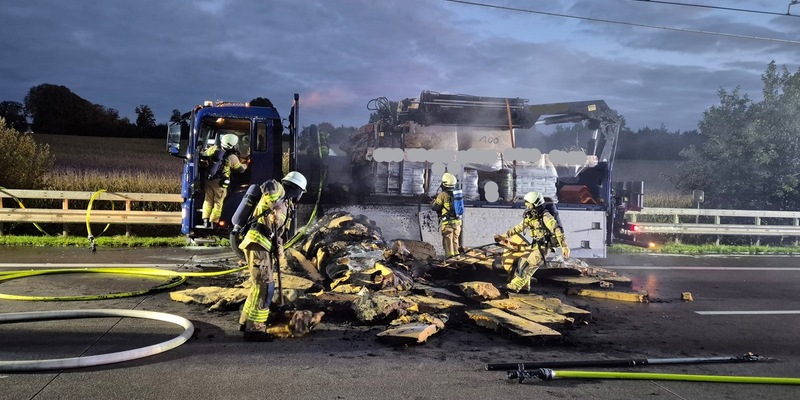 POL-RZ: Lkw-Ladung entzündet sich und sorgt für Vollsperrung der A 1 im Berufsverkehr - Foto: presseportal.de
