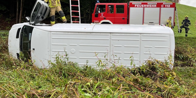 POL-GM: Sprinter stürzt Böschung hinunter - Foto: presseportal.de