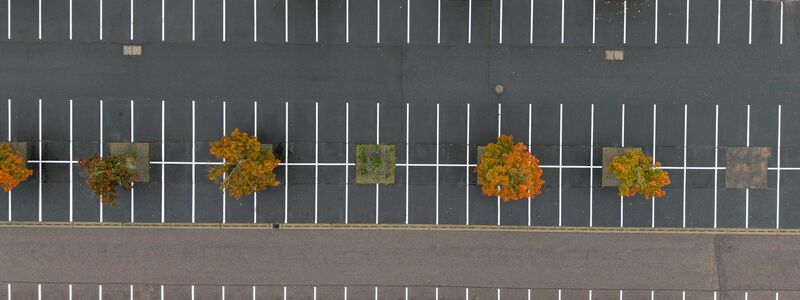 Die für Deutschland wichtige Automobilbranche steckt in der Krise. (Symbolbild) - Foto: Sebastian Kahnert/dpa