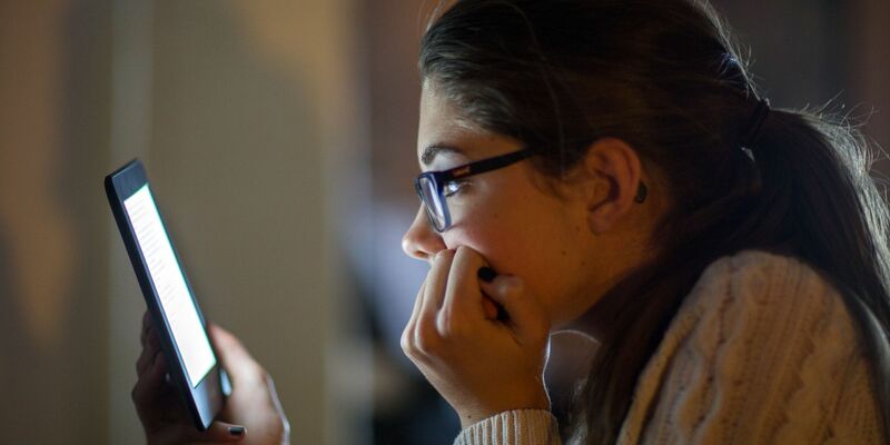 Mehr Menschen in Deutschland lesen E-Books. (Symbolbild) - Foto: Jens Büttner/zb/dpa