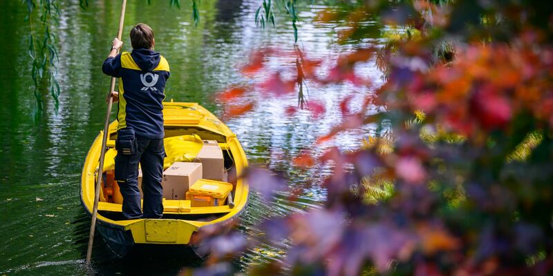 Der Postkahn im Spreewald geht in die Winterpause. - Foto: Patrick Pleul/dpa