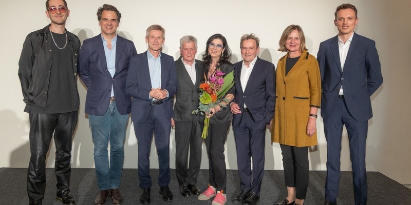 DIE MQ LIBELLE SCHLÄGT WELLEN: VOM DACH BIS INS ZWEITE UNTERGESCHOSS DES LEOPOLD MUSEUM - Foto: presseportal.de