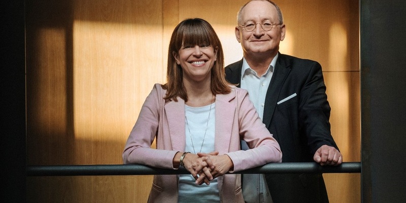 unter 3 - der phoenix-politik-podcast mit Erhard Scherfer - und neuer Co-Gastgeberin Julia Reuschenbach - Foto: presseportal.de