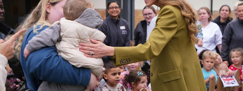 Kate beim Besuch einer Wohltätigkeitsorganisation in Oxford. - Foto: Kirsty Wigglesworth/POOL AP/AP/dpa