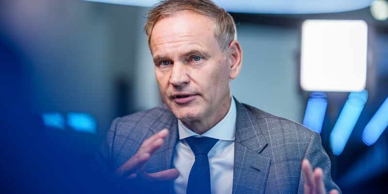 Blume: «Wir sehen als Zukunftstechnologie ganz klar die Elektromobilität». - Foto: Michael Kappeler/dpa