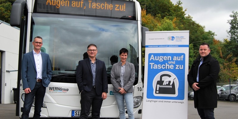 POL-SI: Augen auf - Tasche zu; das steht ab heute mehrere Tage lang in der Fahrtzielanzeige der VWS-Busse -#polsiwi - Foto: presseportal.de
