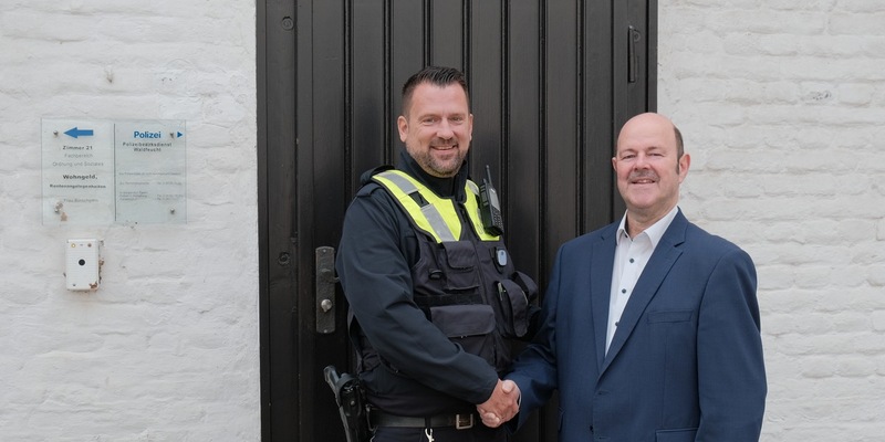 POL-HS: Offizielle Begrüßung des neuen Bezirksdienstbeamten - Foto: presseportal.de