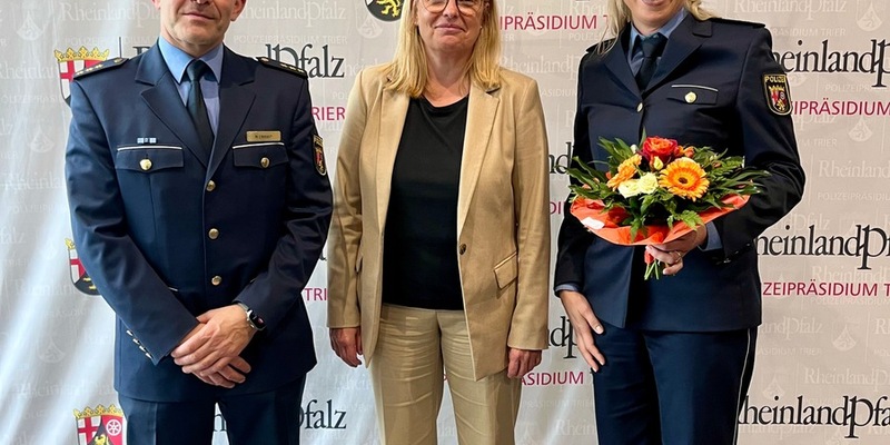 POL-PPTR: Polizeipräsidentin Anja Rakowski führte die neue Leiterin der Polizeidirektion Trier in ihr Amt ein - Foto: presseportal.de