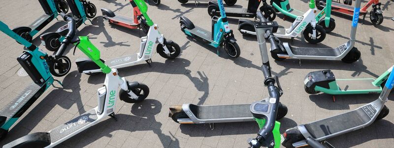 Zahlreiche E-Scooter in den Innenstädten: Auch die Unfallzahlen nehmen zu. - Foto: Christian Charisius/dpa/dpa-tmn