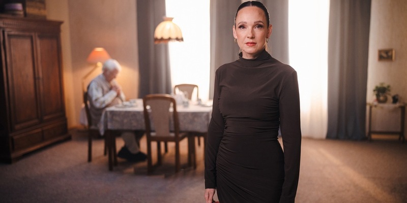 #melddichmalwieder - Programmstörung zur Halbzeit: Carolin Kebekus, Jasmin Wagner, Peter Maffay, Mark Forster und Lukas Podolski machen auf Einsamkeit aufmerksam - Foto: presseportal.de