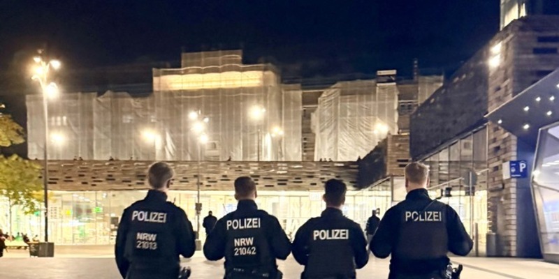 POL-W: W/SG Bekämpfung der Straßen-, Gewalt- und Messerkriminalität im Bergischen Städtedreieck - Polizei Wuppertal stellt eine Vielzahl verbotener Gegenstände sicher - Foto: presseportal.de