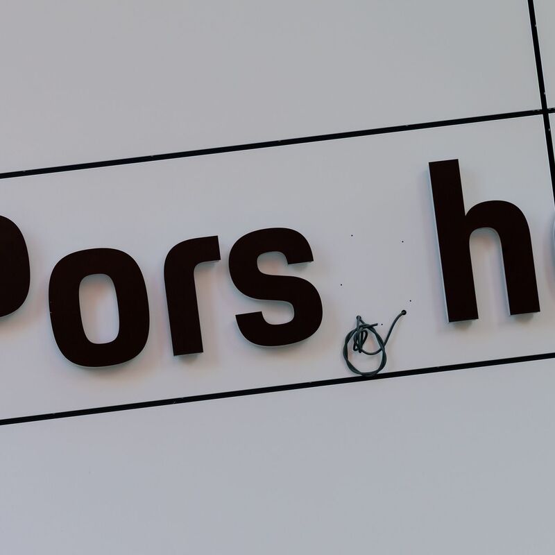 Porsche hat 2025 ein Zehntel weniger Auto verkauft. (Archivbild) - Foto: Rolf Vennenbernd/dpa