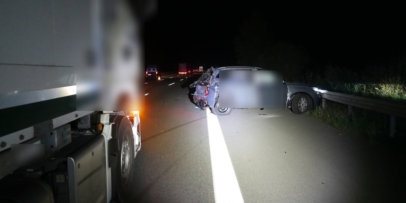 POL-ROW: ++ Tödlicher Verkehrsunfall auf der A1: Polizei sucht dringend Zeugen ++ Bitte teilen! ++ - Foto: presseportal.de