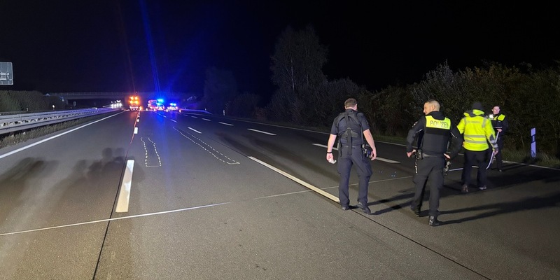 FW-ROW: Verkehrsunfall auf der A1: Feuerwehr leuchtet Unfallstelle aus - Foto: presseportal.de