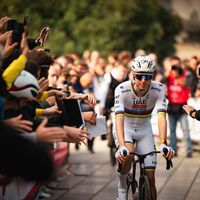 Alle Augen waren auf Weltmeister Tadej Pogacar gerichtet. - Foto: Matteo Secci/ZUMA Press Wire/dpa