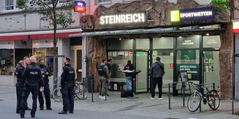 Es gibt drei Verletzte nach Schüssen in Gießen.  - Foto: Carolin Eckenfels/dpa